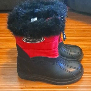 LIKE BRAND NEW SNOW BOOTS 10 MAPLE LEAF unisex winter ski